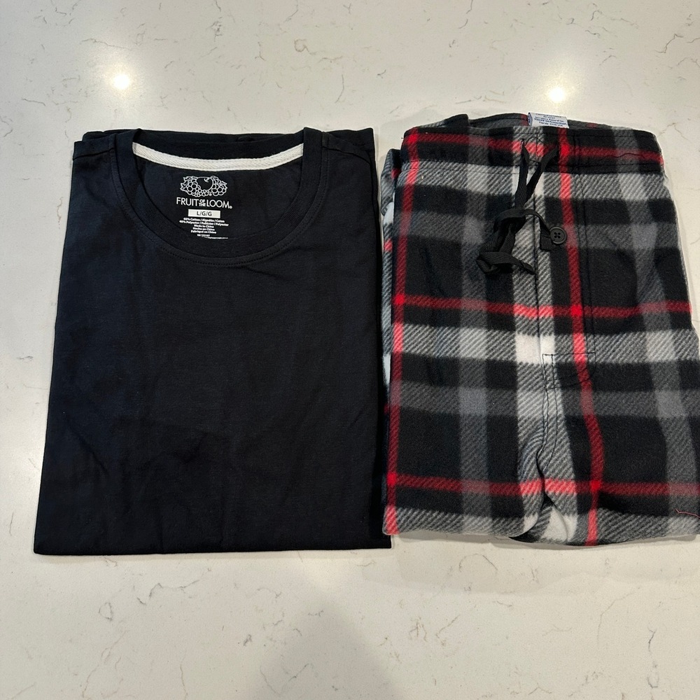 Fruit of the Loom Mens Pajama Set Black Shirt Plaid Fleece Pants Large KNO60119